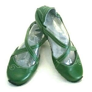 AHNU KARMA SIZE 8 YOGA-INSPIRED FLATS